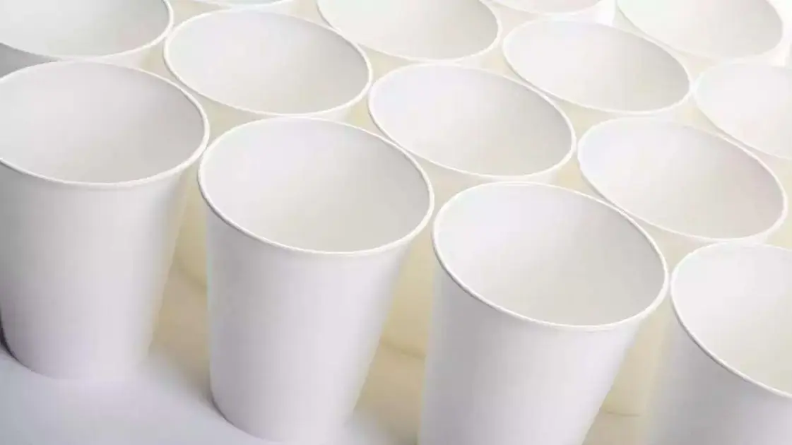 Maneiras de reciclar e reutilizar copos de papel em casa
